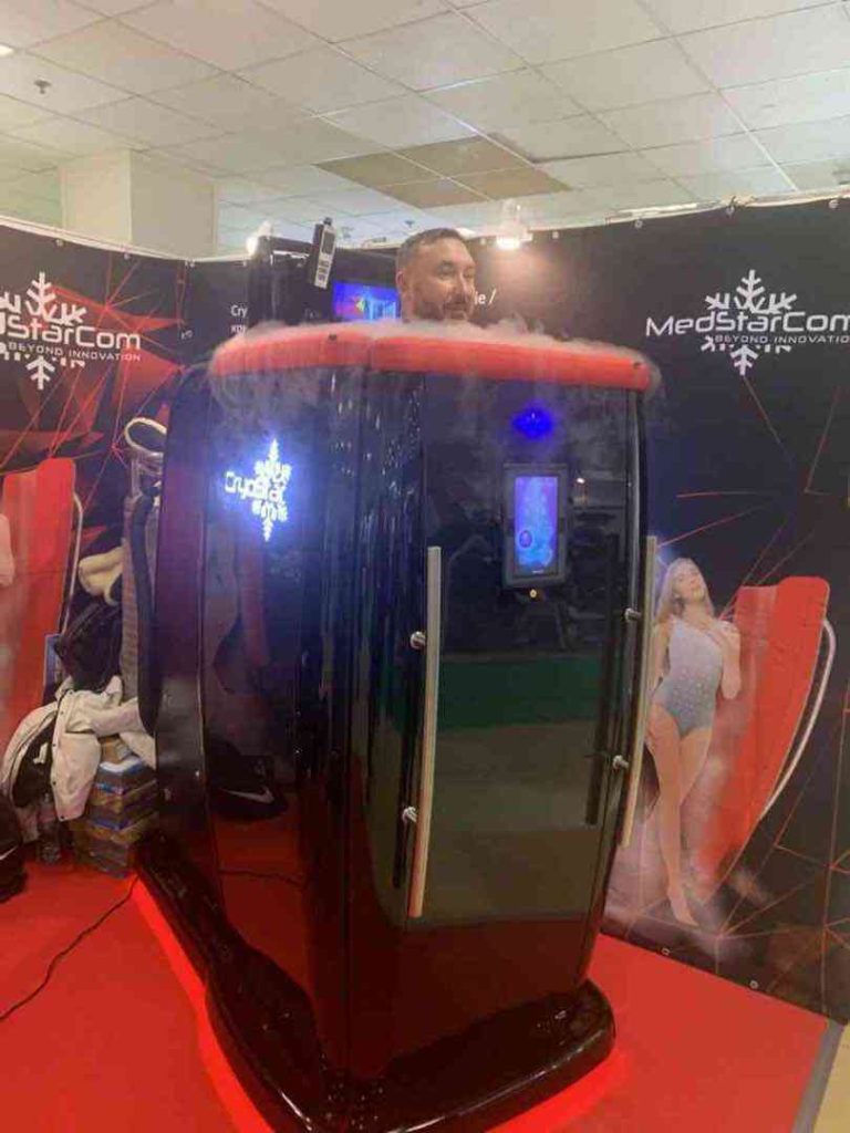 Camera CryoStar nera con vapore allo stand MedStarCom