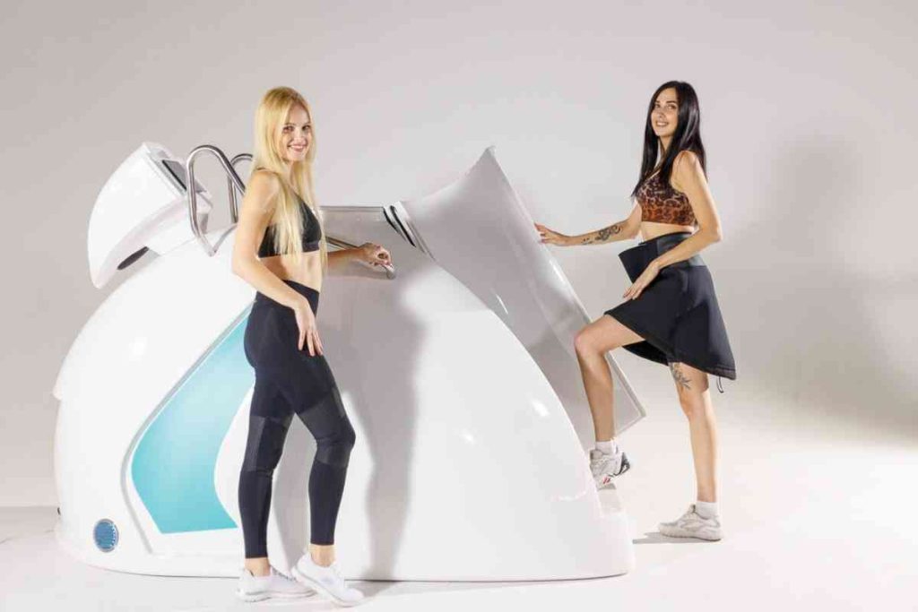 Due donne accanto al tapis roulant VacuStar bianco