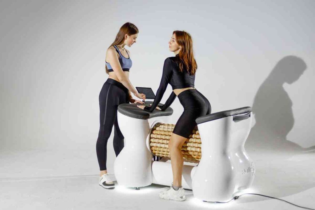 Due donne con il RollStar Rollshaper bianco