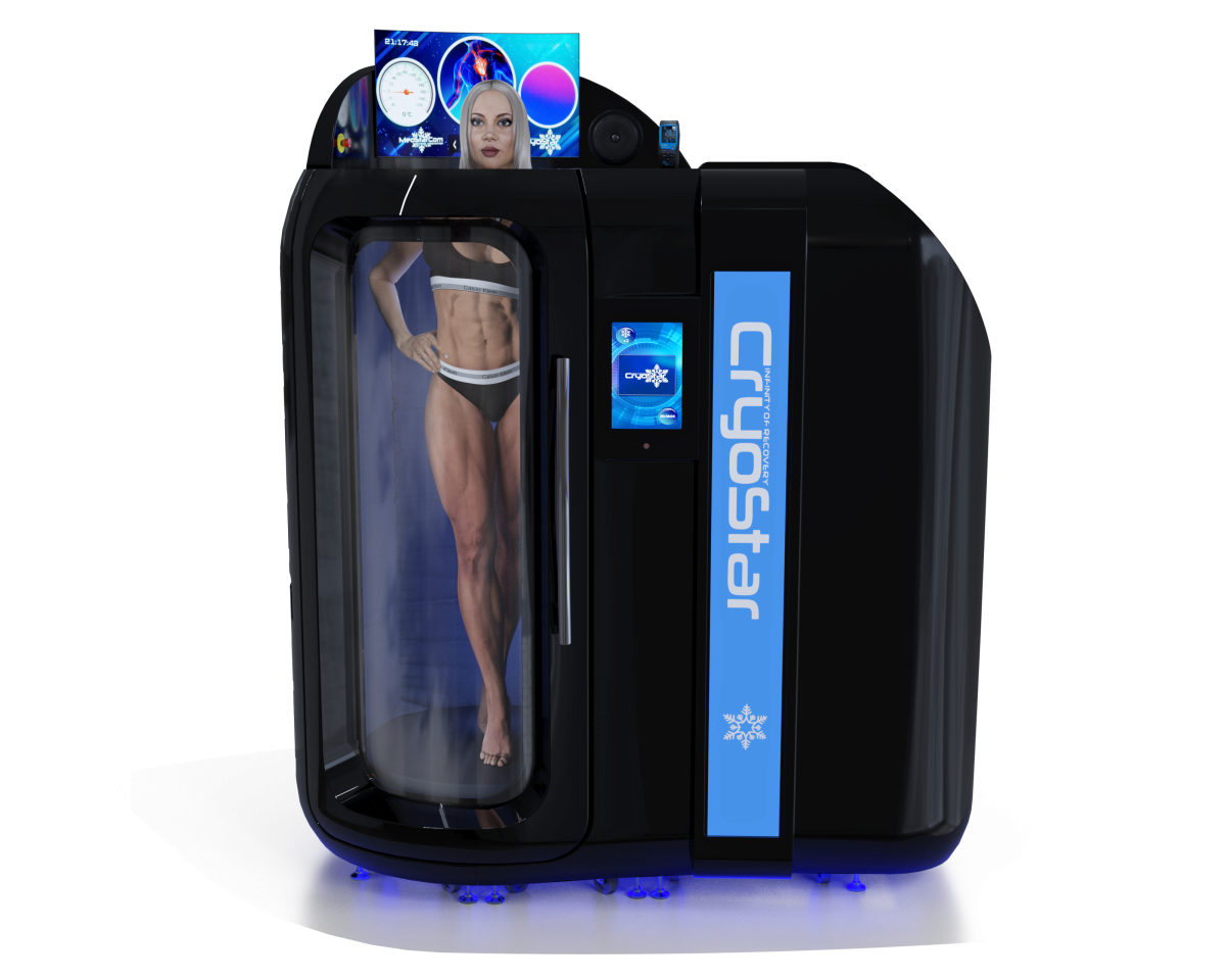 Donna nella camera crioterapica CryoStar nera a testa aperta