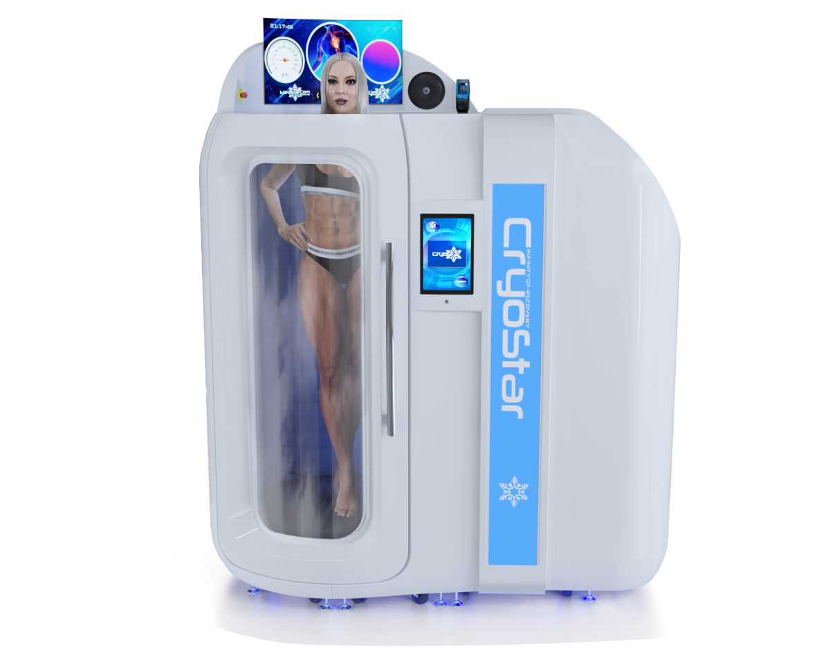 Donna all'interno della camera crioterapica CryoStar bianca