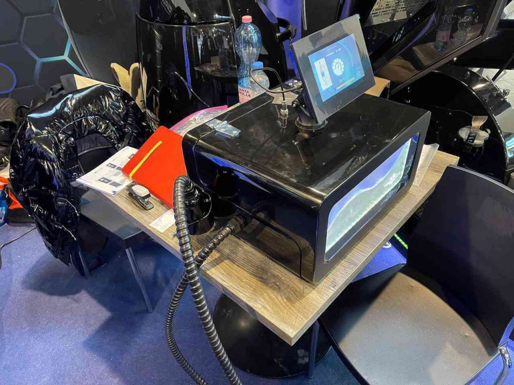 Iceberg Cryonick Roller con monitor allo stand fieristico