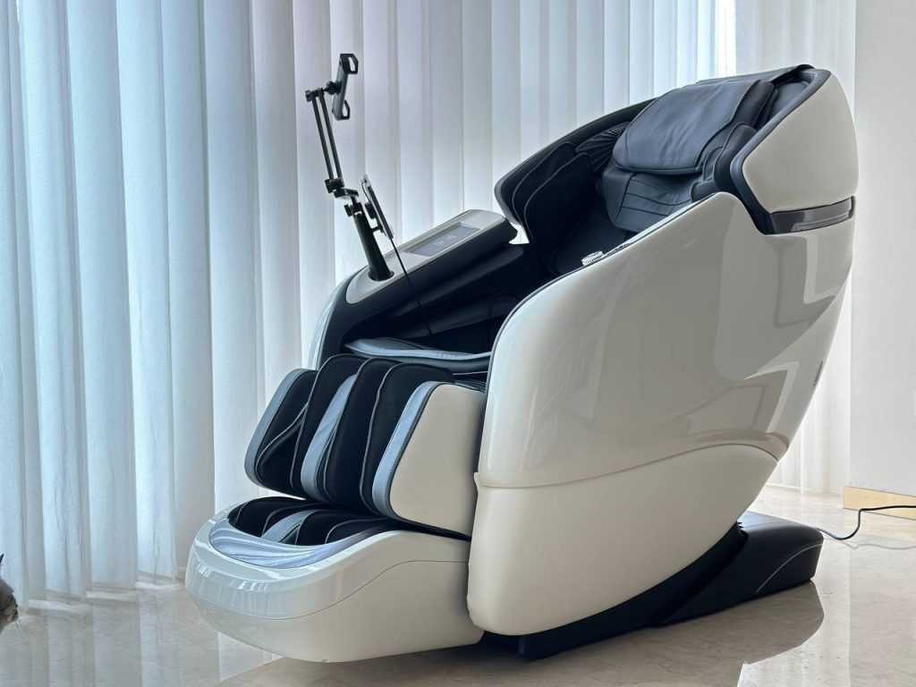 Poltrona massaggiante De-Stress Lounge in un ambiente relax