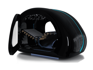 Capsula della longevità Revique HaloX aperta con lettino in legno