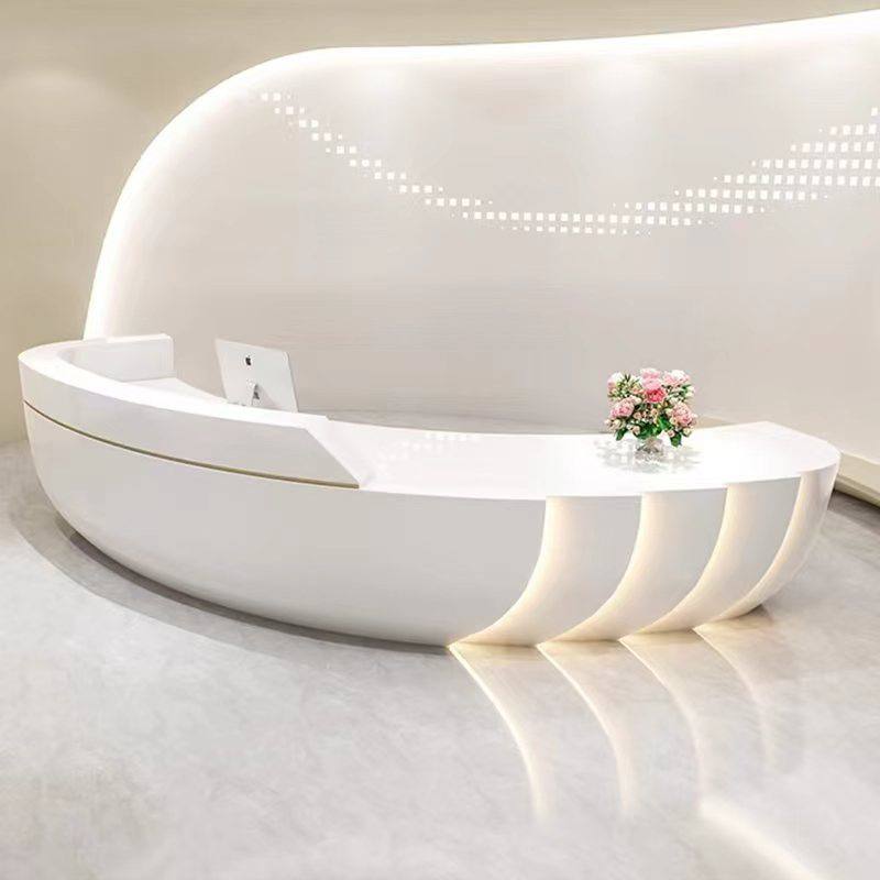Bancone reception bianco curvo con illuminazione LED
